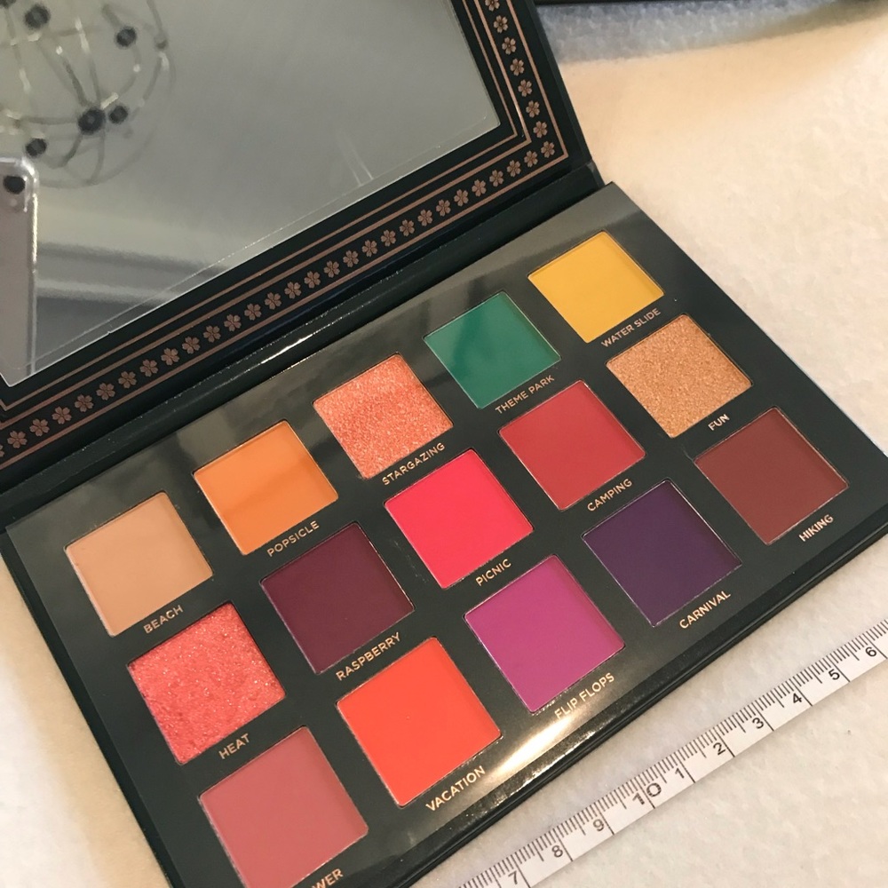 Ace Beaute Nostalgia shadow palette